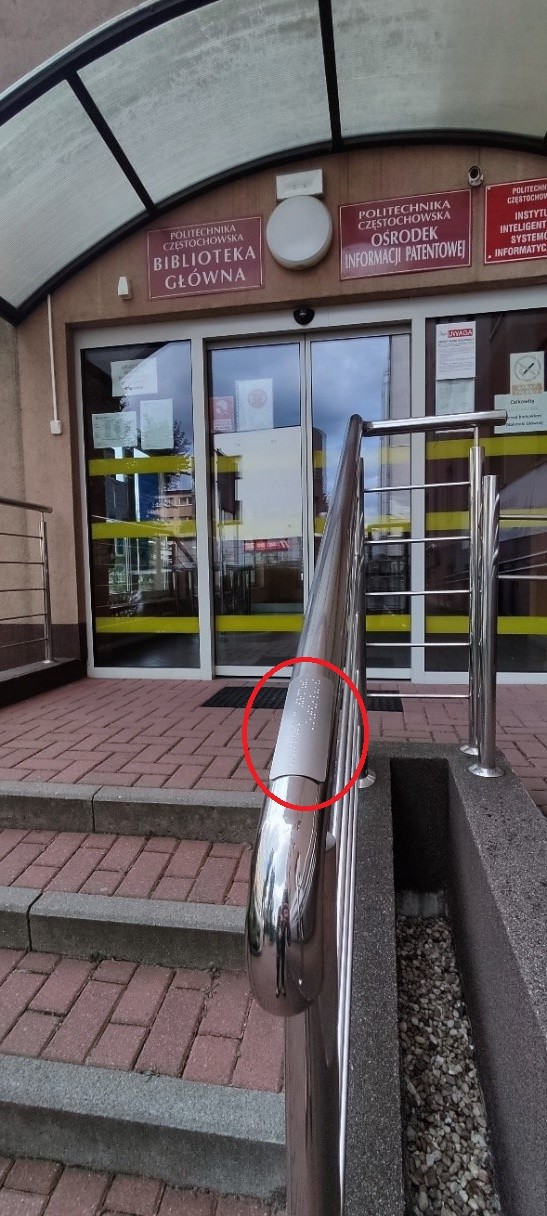 znacznik_braj_na_poreczy_schodow_wejsciowych.jpg