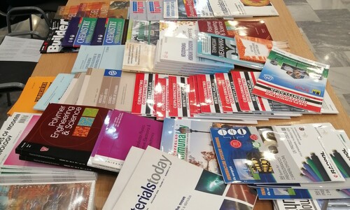 Książki i czasopisma oferowane przez Bibliotekę odwiedzającym klub Politechnik podczas Książkowania
