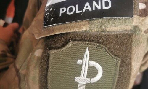 Symbole Jednostki Wojskowej Komandosów w Lublińcu na mundurze autora